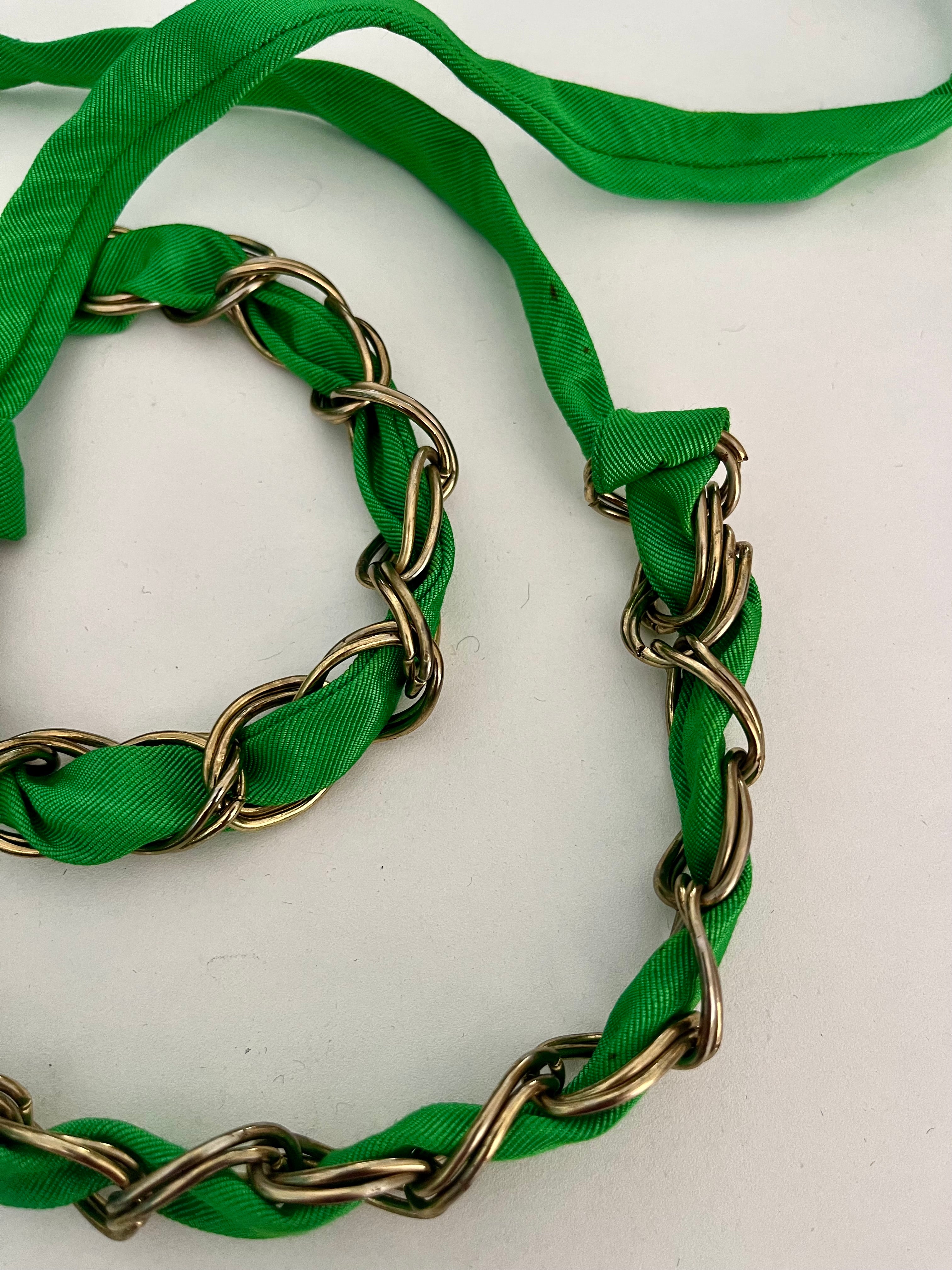Cintura catena e mohaire verde