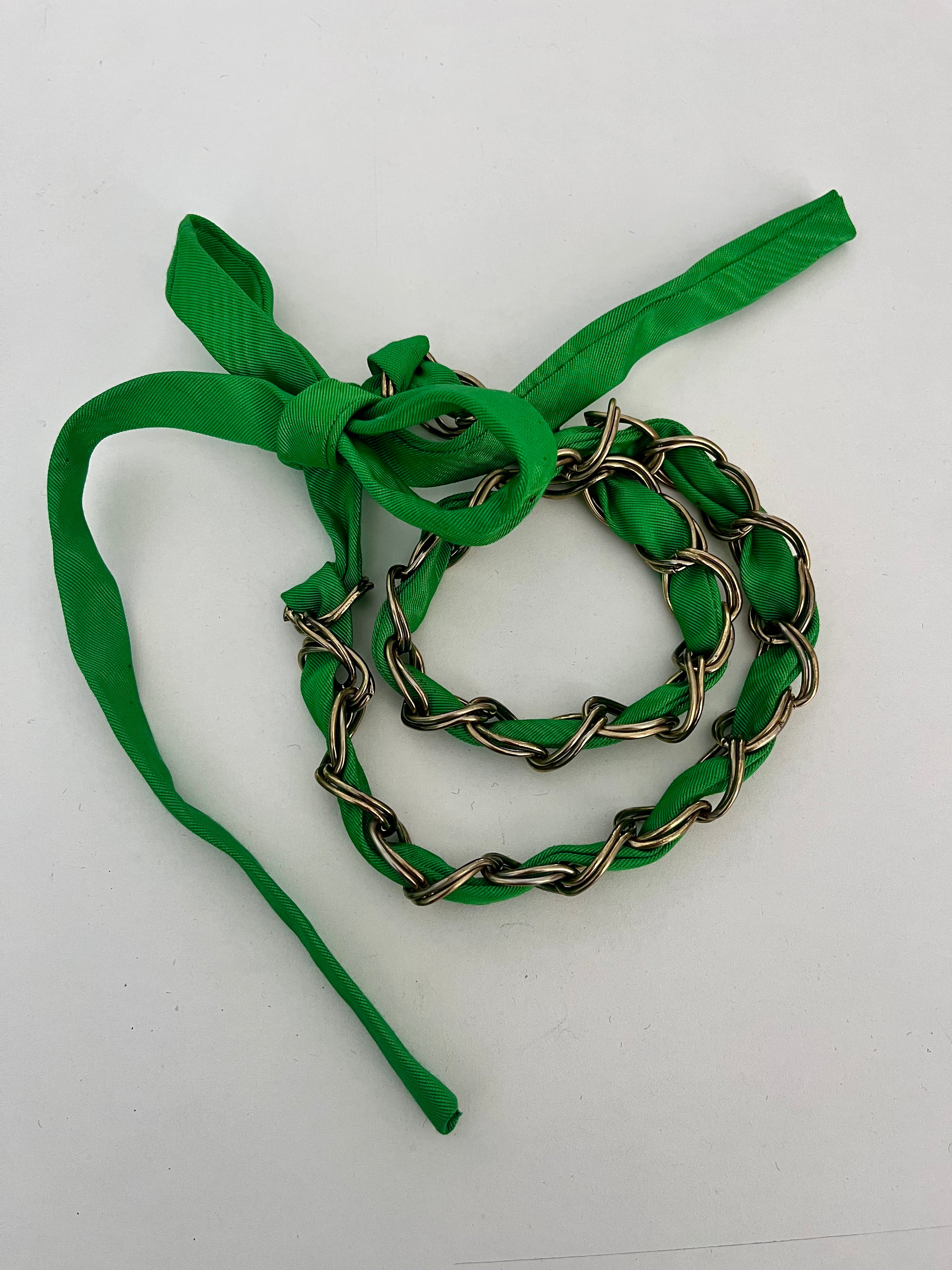 Cintura catena e mohaire verde