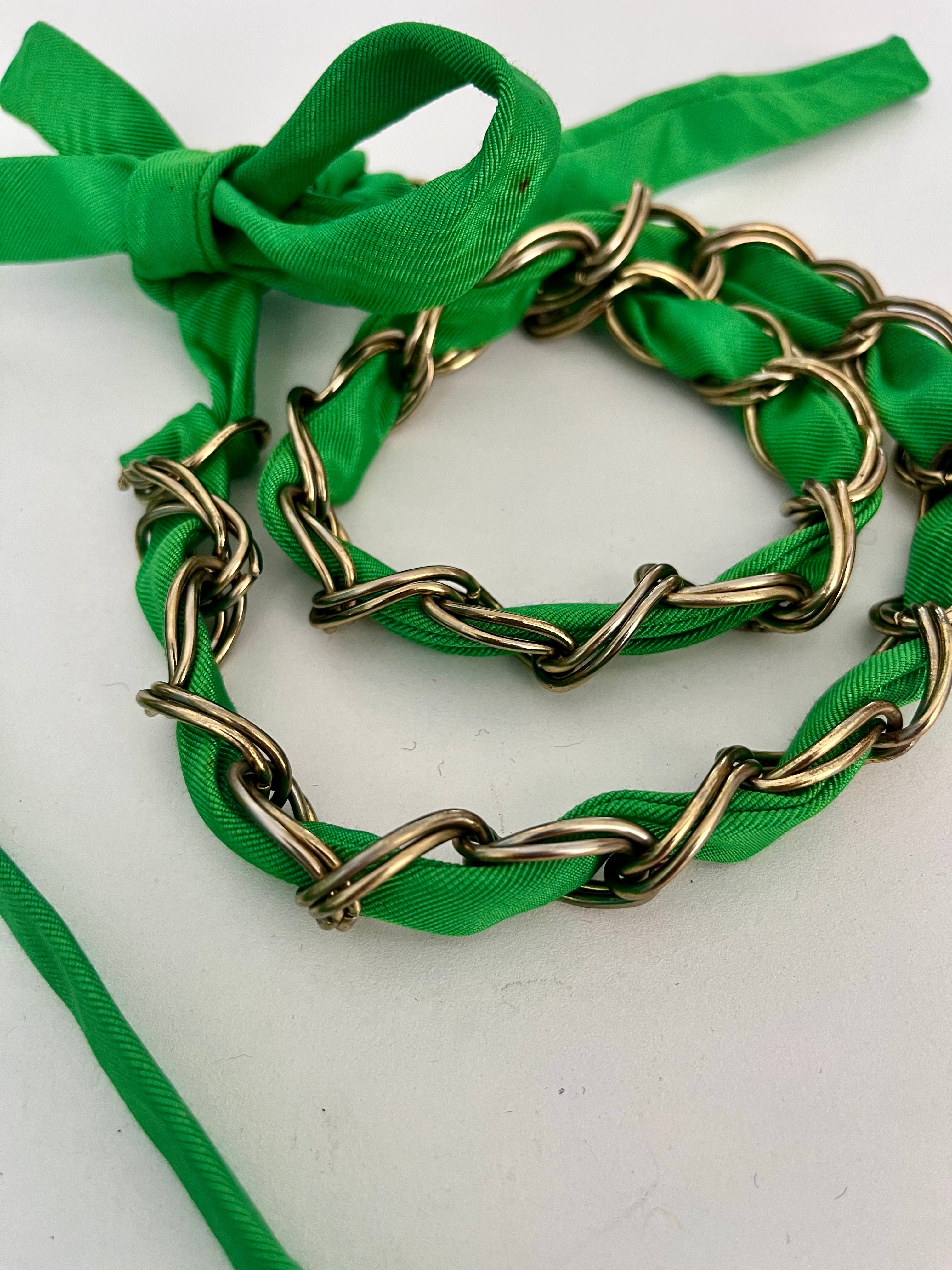 Cintura catena e mohaire verde