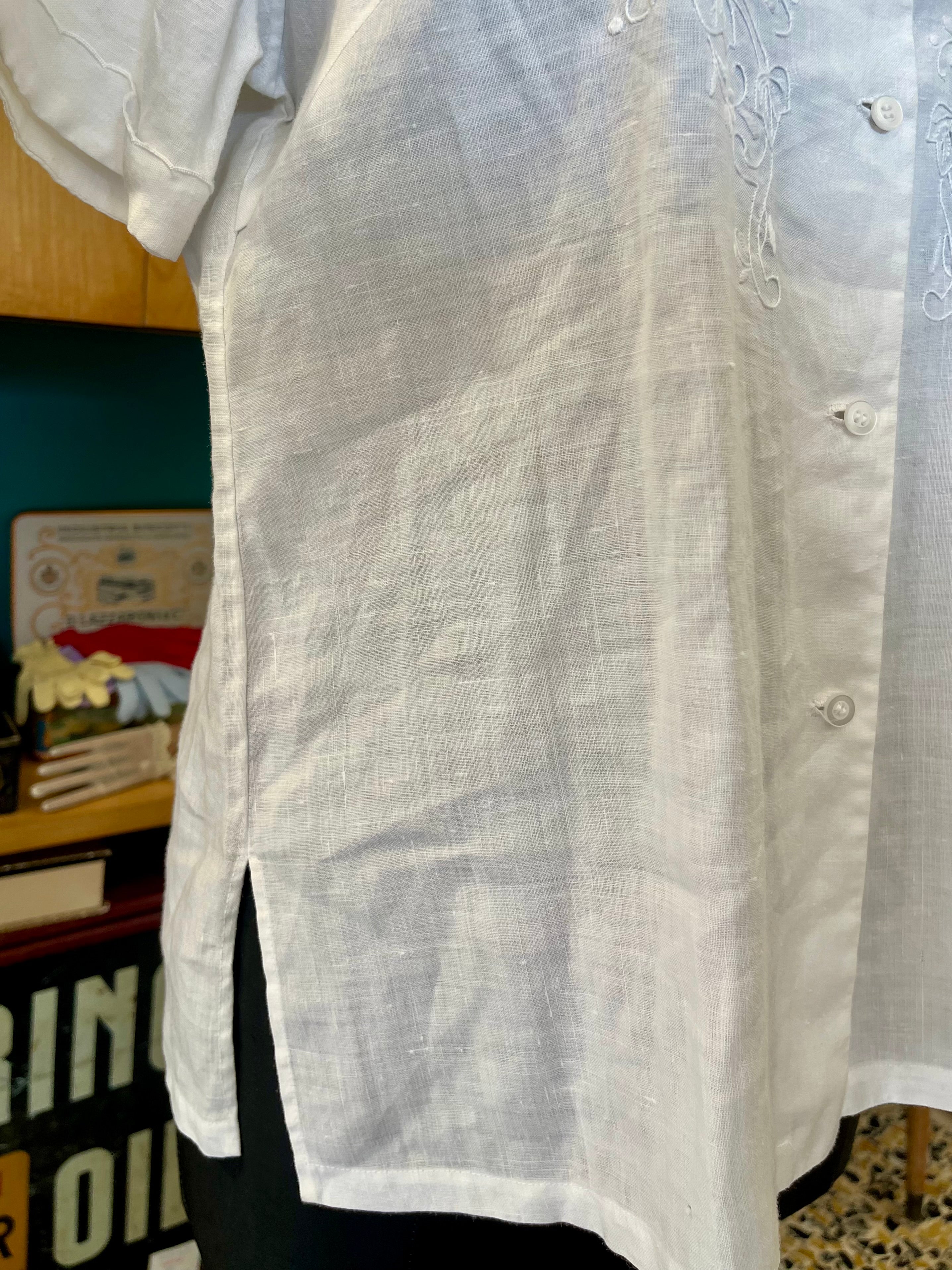 Camicia di lino ricamata