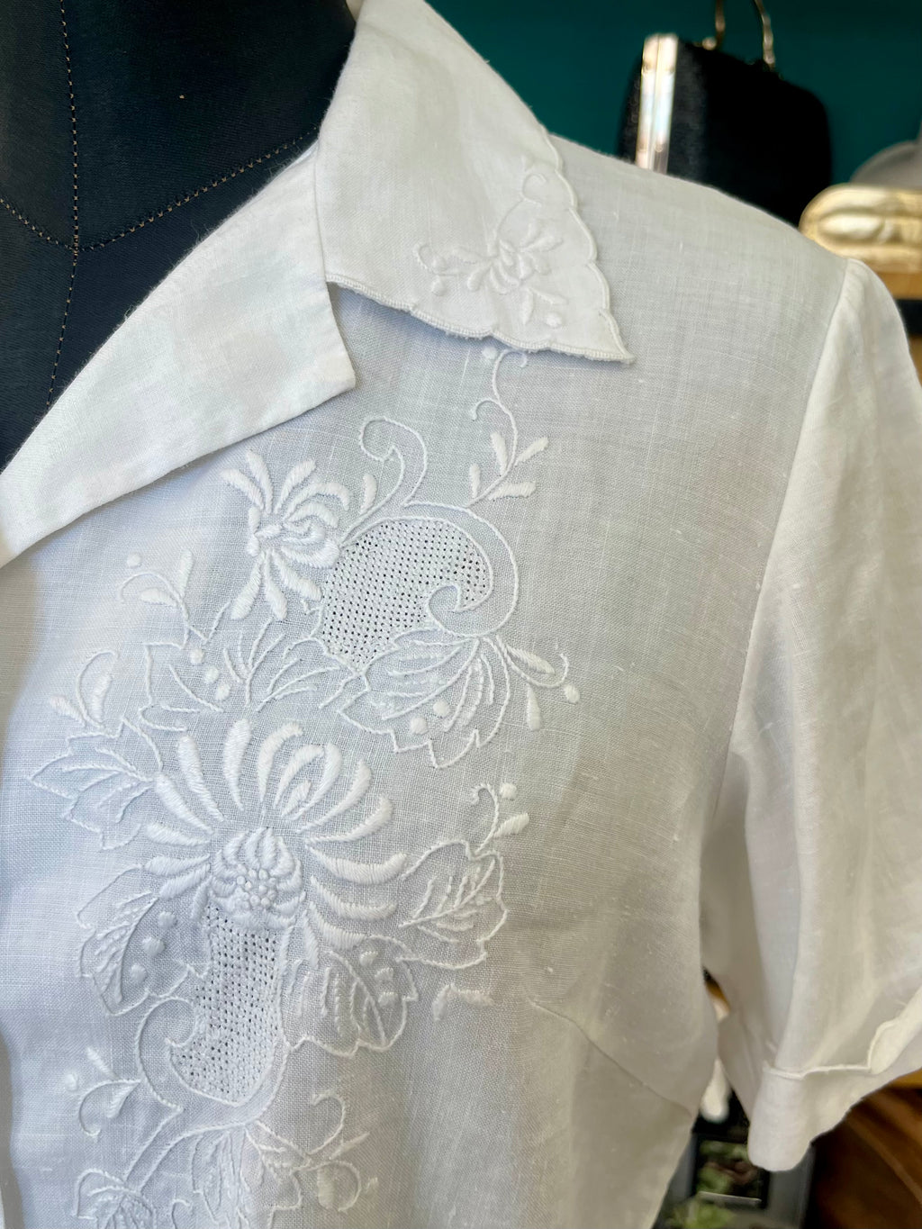 Camicia di lino ricamata