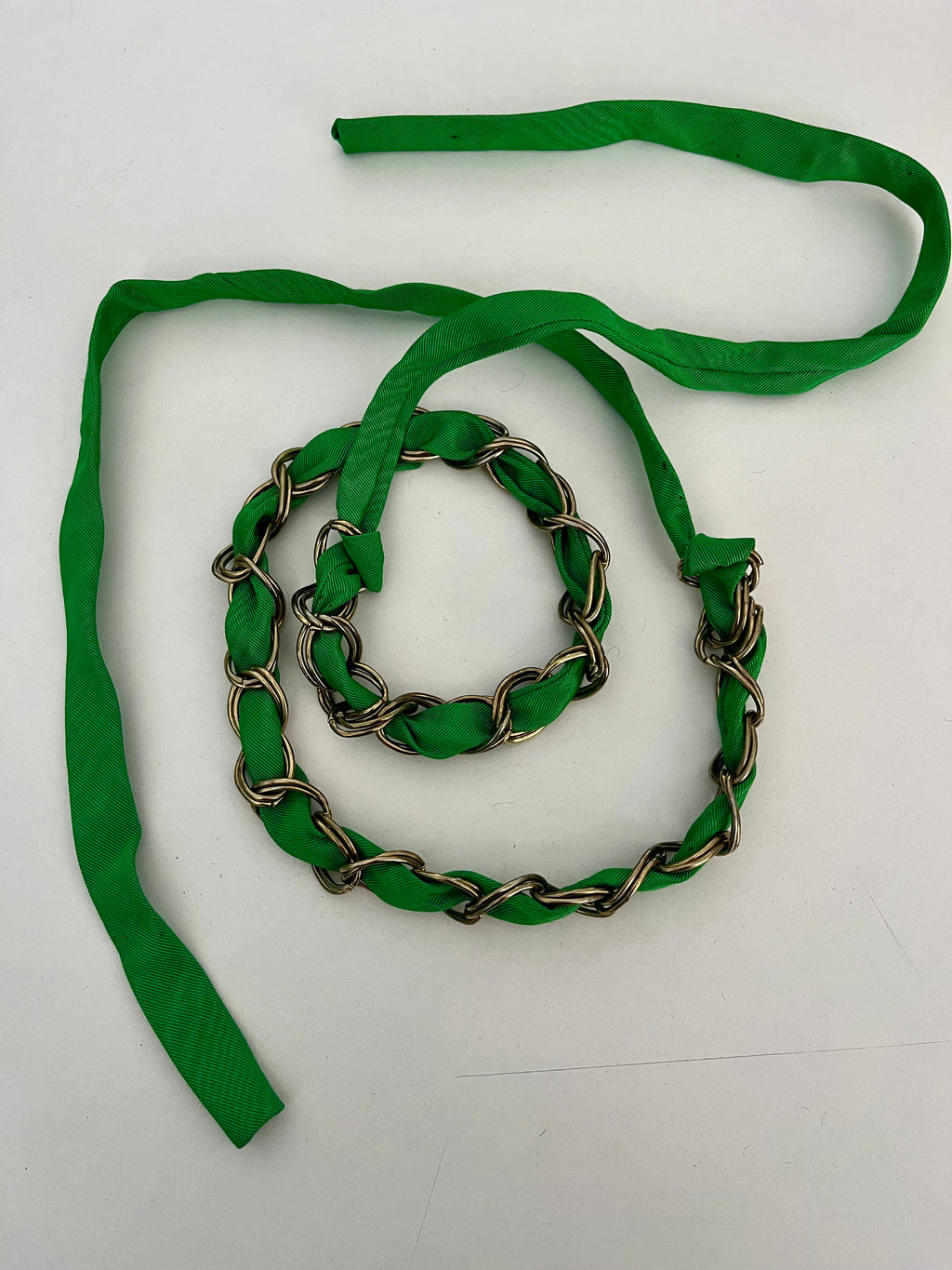 Cintura catena e mohaire verde